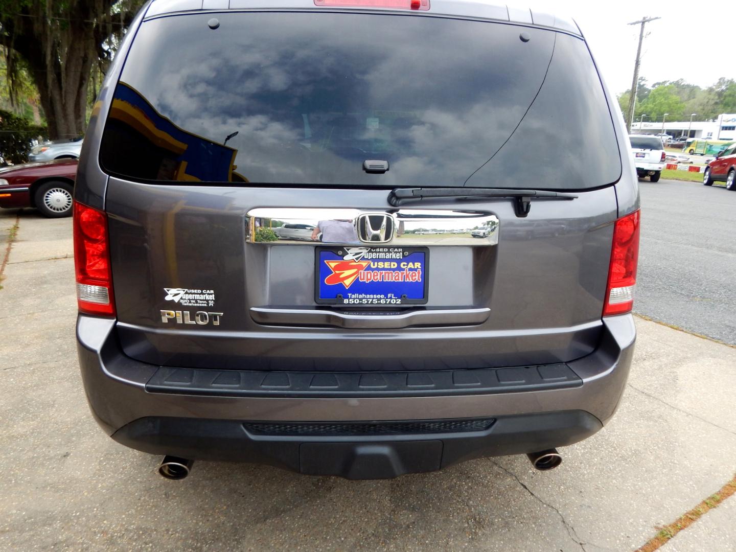 2015 Charcoal /Gray Leather Honda Pilot EX-L (5FNYF3H56FB) with an 3.5L V6 engine, Automatic transmission, located at 3120 W Tennessee St, Tallahassee, FL, 32304-1002, (850) 575-6702, 30.458841, -84.349648 - Used Car Supermarket is proud to present you with this loaded immaculate 2015 Honda Pilot EX-L 7 passenger. Used Car Supermarket prides itself in offering you the finest pre-owned vehicle in Tallahassee. Used Car Supermarket has been locally family owned and operated for over 48 years. Our Pilot EX- - Photo#3